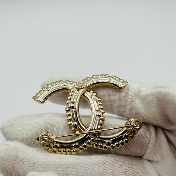 Chanel Iced Out Mother Pearl Brooch - Picture 4 of 6